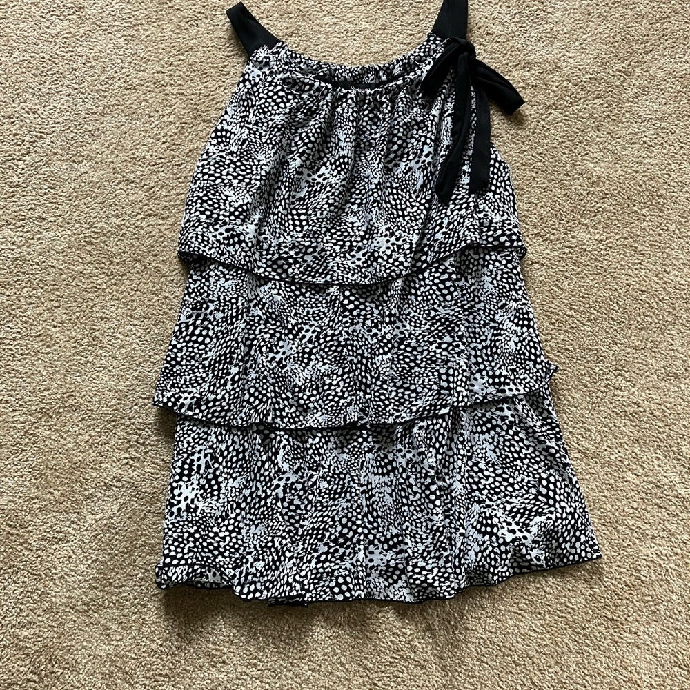Women’s M black/white print 3 tiered lined top
